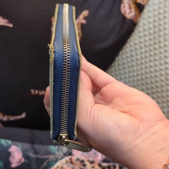 ✨ Louis Vuitton Monogram Denim Zippy - Picture 8 of 16
